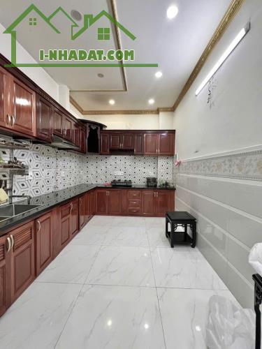 🏠 CHỦ XOẮN BÁN GẤP NHÀ TÂN PHÚ - 3 TẦNG - 90M2(4.2×20) NỞ HẬU - 3