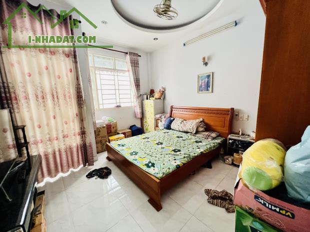 Về quê lấy chồng, bán gấp nhà đẹp Ni Sư Huỳnh Liên 3 tầng ở ngay nhỉnh 4 tỷ, rẻ hơn 20%.