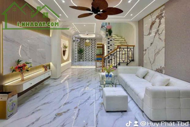 Bán nhà hẻm Phạm Văn Chiêu, Gò Vấp, 3.7m x 10.5m, 42.3 m², 4 tầng - Giá 5.95 tỷ TL