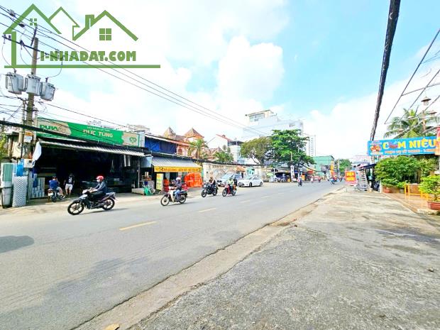 Cho thuê Biệt Thự 92 - 98 Ung Văn Khiêm, P25, Q Bình Thạnh. DT 2750m2 ngang 55m chỉ 750tr - 3