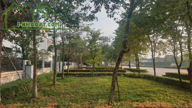 Biệt Thự Đơn Lập 453m2  mặt đường Nguyễn Văn Huyên - Tây Hồ, Giá 235 tỷ.