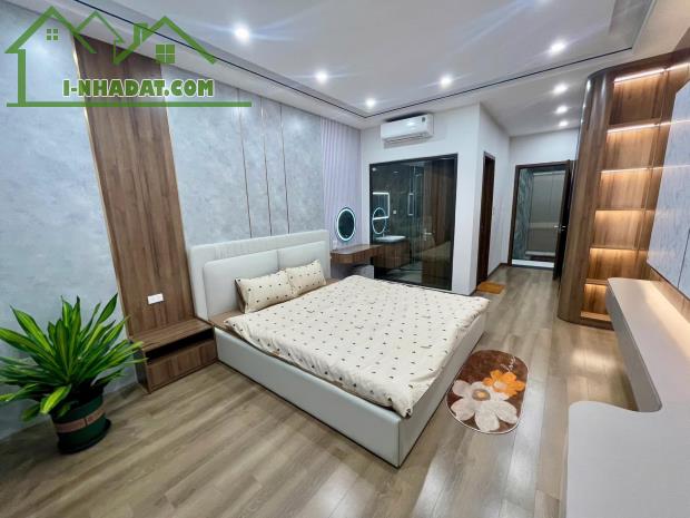 **Bán nhà Hồng Tiến mới - Ngõ thông, ô tô tránh - 45m2*7T*4m, thang máy, gần Tâm Anh - 1