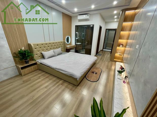 **Bán nhà Hồng Tiến mới - Ngõ thông, ô tô tránh - 45m2*7T*4m, thang máy, gần Tâm Anh - 4