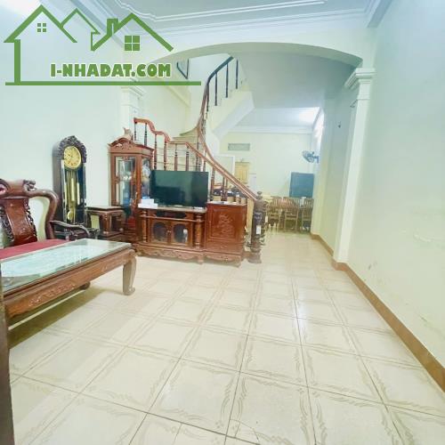 CHO THUÊ NHÀ RIÊNG ĐƯỜNG 19/5 - KĐT VĂN QUÁN, 40M2, 3 NGỦ, FULL ĐỒ, 11 TRIỆU/THÁNG