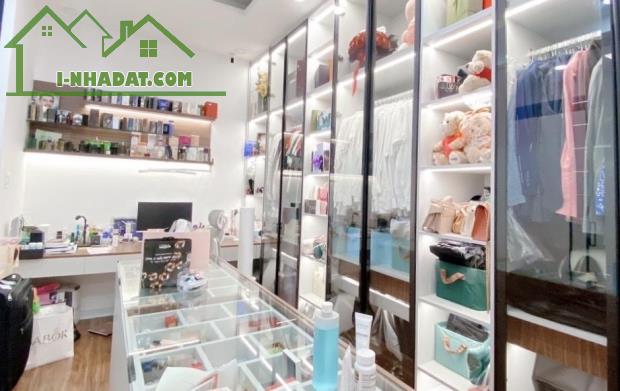 Bán nhà Q7 rất đẹp 2 Tầng full nội thất sang chảnh, hơn 100m2 thổ cư Nở Hậu - 1