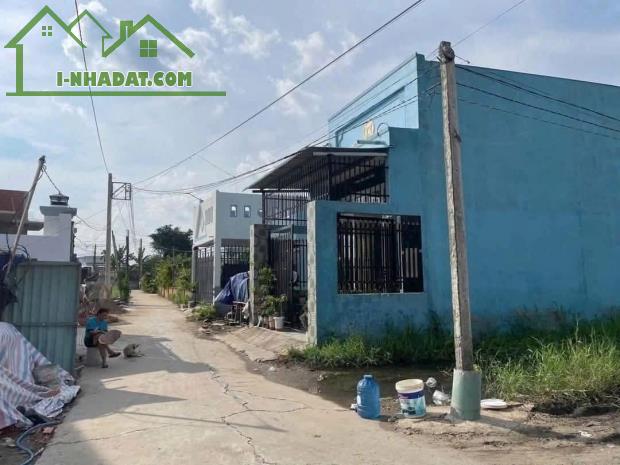 Bán đất xã Đức Hoà Hạ, 5x12m giá 750 triệu/ SHR. Thổ cư 100%. Lh: 0889841300 - 2