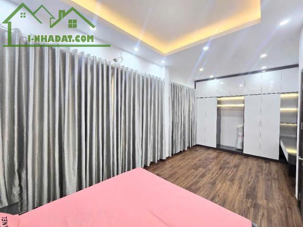 NHÀ ĐẸP ĐÓN TẾT KIM GIANG HOÀNG MAI GẦN Ô TÔ ĐỖ 40M2*5T NHỈNH 6 TỶ, LH 0975666943