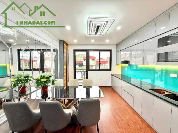 Nhà cực đẹp phố Lạc Long Quân 43m2, 6T thang máy 2 thoáng view sân rộng 100m2 gần Hồ - 1