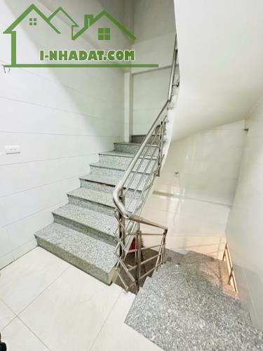 +1 Bán nhà Mễ Trì Hạ vừa ở vừa cho thuê, 10 m ra ô tô, 50 m ra phố