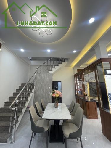 Nhà ĐẸP 3 Tầng Siêu Rộng, Ngang khủng 8m đường TXSoạn Quận 7