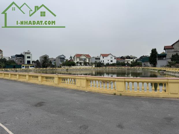 Bán lô đất 288m2 tại xóm 1 Đông Dư, hai mặt đường trước sau, view hồ điều hòa.