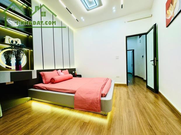 NHÀ TÂN MAI 40M2*5T, SÁT Ô TÔ, MỚI ĐẸP, 2 MẶT THOÁNG