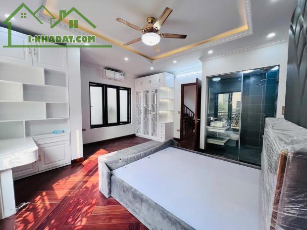 NHÀ MẶT PHỐ GIÁP BÁT 52M2*5T, THANG MÁY, ĐẸP RẺ