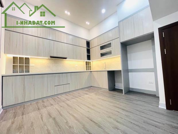 Bán nhà Hoàng Hoa Thám 53m2 5 tầng MT 6m 12 tỷ 3 Bước ra phố - 3 Mặt thoáng - 1