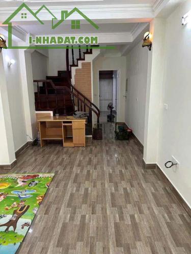 Cho thuê nhà riêng, ngõ ô tô Dương Văn Bé - Vĩnh Tuy, Hai Bà Trưng 50m x 5T giá 16 triệu - 1