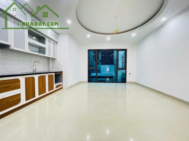 NHÀ KIM MÃ 4M X 40M2 X 7 TẦNG - 8.8 TỶ - Ô TÔ 3 BƯỚC - THANG MÁY - KINH DOANH ĐỈNH NÓC - 3