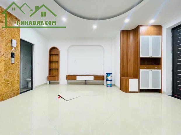 NHÀ KIM MÃ 4M X 40M2 X 7 TẦNG - 8.8 TỶ - Ô TÔ 3 BƯỚC - THANG MÁY - KINH DOANH ĐỈNH NÓC