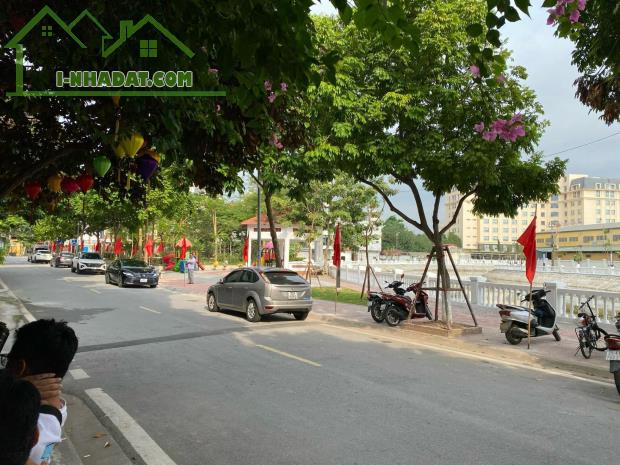 BÁN GẤP ĐẤT LÂM HẠ 97M, MẶT TIỀN 5.4M, VIEW CÔNG VIÊN, 2 VỈA HÈ, KINH DOANH. GIÁ 32 TỶ - 2