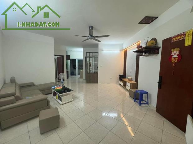 Bán căn hộ Thạch Bàn-Long Biên-75m 2n2wc-tầng cao-full đồ-giá 3.5 tỷ (bao phí sang tên)