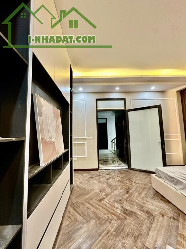 ** Cực rẻ! Nhà Nguyễn Văn Cừ - Ô tô tránh kinh doanh, gara - 138m2*5T*8m, thang máy, 6 ngủ - 2