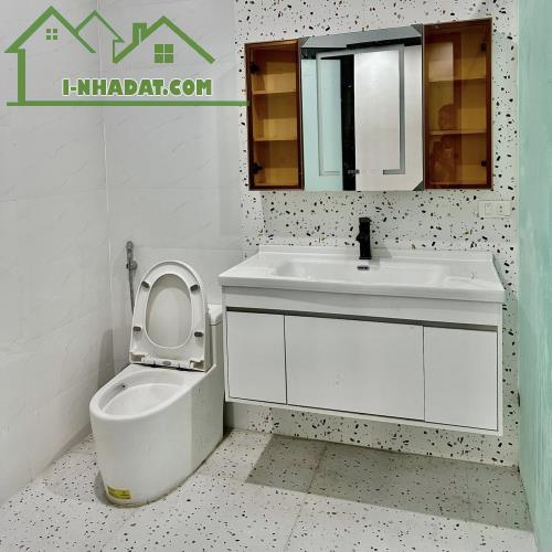 ** Cực rẻ! Nhà Nguyễn Văn Cừ - Ô tô tránh kinh doanh, gara - 138m2*5T*8m, thang máy, 6 ngủ - 4