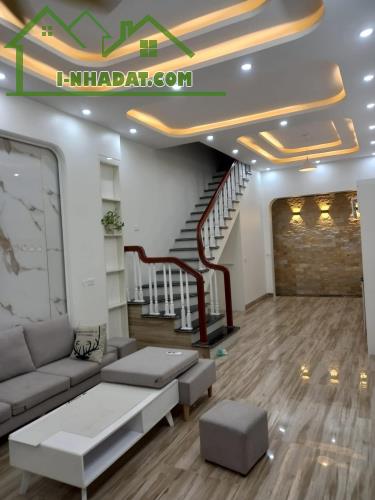 Nhà Mễ Trì, 40m2, 5 tầng, MT 4m, ô tô tránh, kinh doanh, giá hơn 10 tỷ