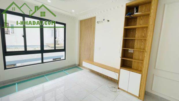 CHDV Cao cấp Trần Tấn Tân Phú giáp Tân Bình hẻm 10m 210m2 ,6Tầng thang máy 31 tỷ