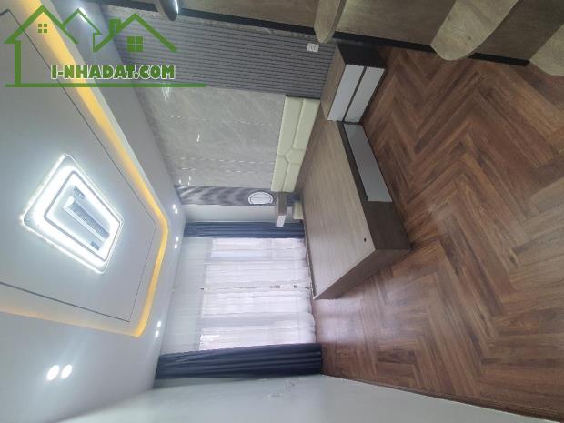 Bán gấp nhà 6 tầng 40m2, khu vực vip hàng không, ô tô đỗ cửa, thang máy, full nội thất - 2