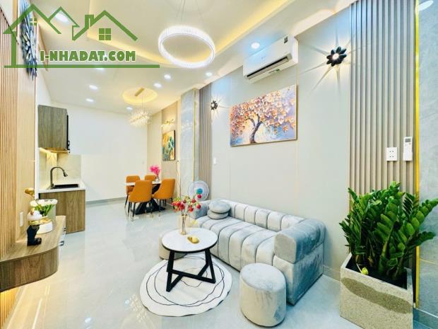 Bán Nhà Bình Thạnh - Mặt Tiền Xe Hơi - Nhà Đúc 2 Tầng - 32m2 - chỉ 4,x t ỷ