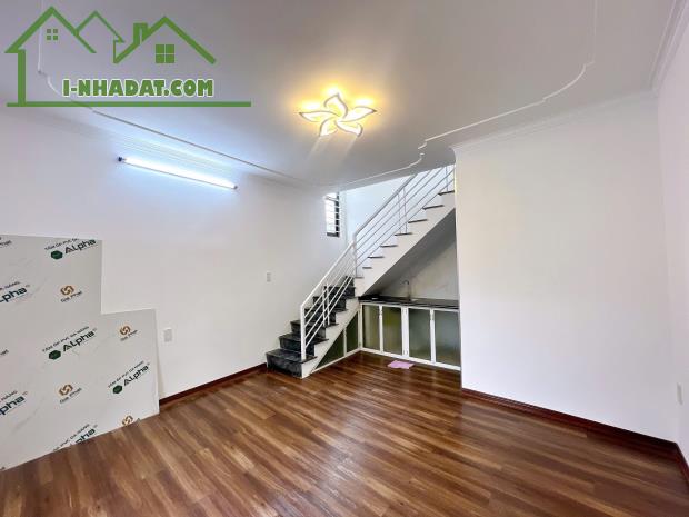Bán nhà 2 tầng vi bằng ngõ cây xăng Việt Hùng - 1