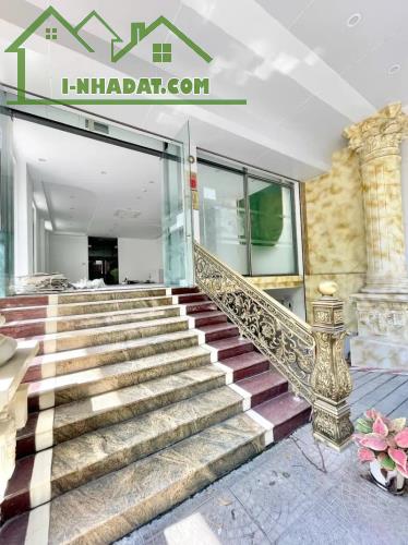 Bán Tòa văn phòng 10 tầng Phố Duy Tân Quận Cầu giấy 140m2 mặt tiền 8m giá nhỉnh 100 tỷ Hiế