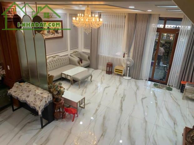 BIỆT THỰ QUỐC LỘ 13, Hiệp Bình Chánh Thủ Đức, giá 16.5 tỷ  - 119m2 - Ô tô ngủ trong sân - 1