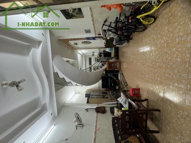 🏠gần tùng thiện vương ,quận 8 ,4 tầng ,4,2mx13m,hẻm 3m ,nhỉnh 5,x tỷ
