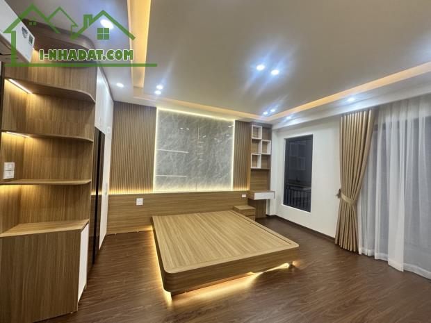 BÁN NHÀ PHỐ ĐÀM QUANG TRUNG_OTO NGỦ TRONG NHÀ_THANG MÁY. DT:45m².  6tầng.  Giá: Nhỉnh 10tỷ - 4