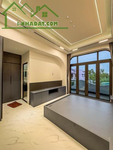 NHÀ TRỆT 2 LẦU MẪU LỆCH TẦNG KDC HỒNG LOAN - CÓ SÂN TRƯỚC VÀ SÂN SAU