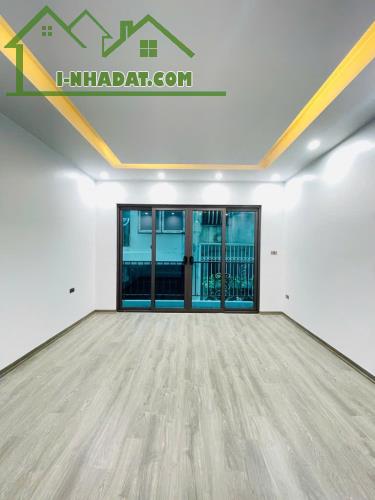 BÁN NHÀ CẦU GIẤY - D.TÍCH  48M2x7 TẦNG CÓ THANG MÁY - NHỈNH 10 TỶ - 3 BƯỚC RA NGÕ TO - 2