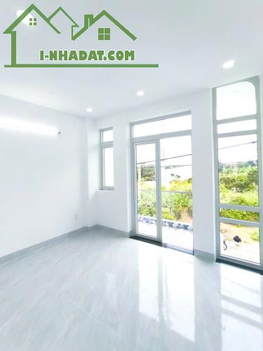 Nhà Xinh, Đón tết, Khu P lô, DTSD 102M2, Đường 10m, có vỉa hè, Long Bình, chỉ 3.2ty - 3