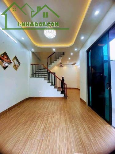 BÁN NHÀ ĐẸP 2.295 TỶ 3 TẦNG 50M2 ( HƯỚNG ĐÔNG ) NGÕ NGẮN ĐƯỜNG KÊNH - 1