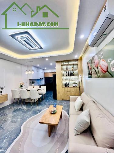 Bán Nhà Đẹp Việt Hưng 50m2- Hơn 9 tỷ-SIÊU PHẨM 6 TẦNG THANG MÁY-FULL NỘI THẤT-KINH DOANH