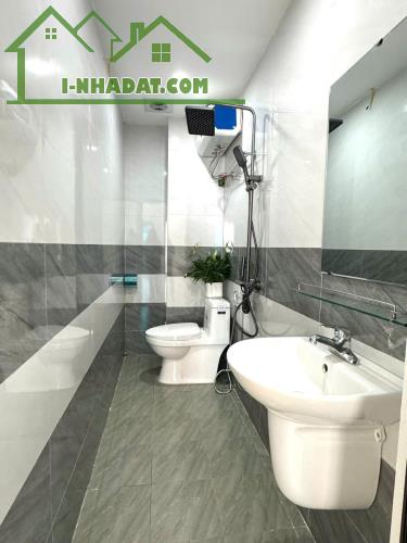 Bán nhà xây mới thang máy lô góc, Thịnh Liệt,Hoàng Mai 8.2Tỷ,33m2 - 3