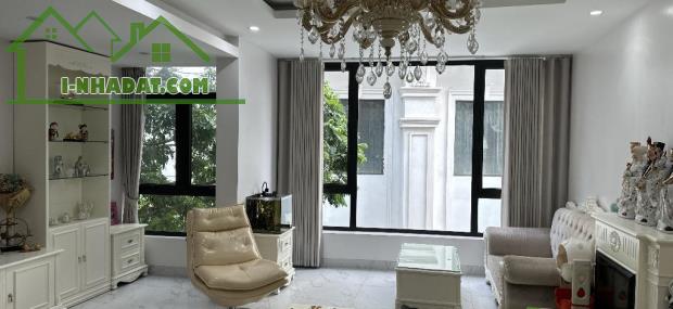 BÁN NHÀ PHÂN LÔ - VỈA HÈ, Ô TÔ - 77M², 4 TẦNG, MT 6M, 24.5 TỶ - TRẦN QUỐC HOÀN, CẦU GIẤY - 2