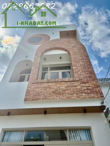 Bán Nhà Mới 100% 1 trệt 2 lầu tại Sa Đéc, tiện ích gần chợ, siêu thị, trường học