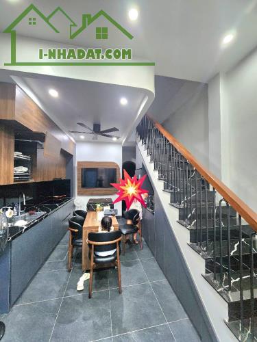 BÁN NHÀ TRÂU QUỲ - DÂN XÂY TÂM HUYẾT - GIÁ HƠN 5 TỶ  [ BÁN TRONG THÁNG ]