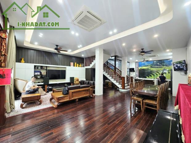 BIỆT THỰ  VIP - Ô CHỜ THANG MÁY - VỊ TRÍ ĐẮC ĐỊA - ĐỐI DIỆN CÔNG VIÊN CÂY ĐÀN - TRUNG TÂM - 1