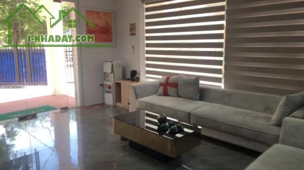 BIỆT THỰ  VIP - Ô CHỜ THANG MÁY - VỊ TRÍ ĐẮC ĐỊA - ĐỐI DIỆN CÔNG VIÊN CÂY ĐÀN - TRUNG TÂM - 2