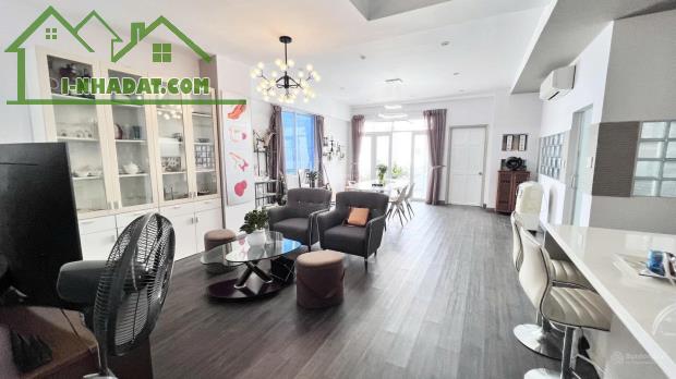 Bán căn hộ chung cư Phú Mỹ Thuận, 187m2, đầy đủ nội thất hiện đại, view sông, giá 4 tỷ