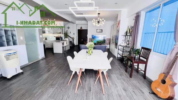 Bán căn hộ chung cư Phú Mỹ Thuận, 187m2, đầy đủ nội thất hiện đại, view sông, giá 4 tỷ - 4