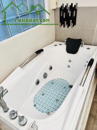 Bán căn hộ chung cư Phú Mỹ Thuận, 187m2, đầy đủ nội thất hiện đại, view sông, giá 4 tỷ - 5