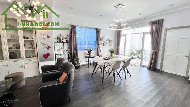 Bán căn hộ chung cư Phú Mỹ Thuận, 187m2, đầy đủ nội thất hiện đại, view sông, giá 4 tỷ - 6