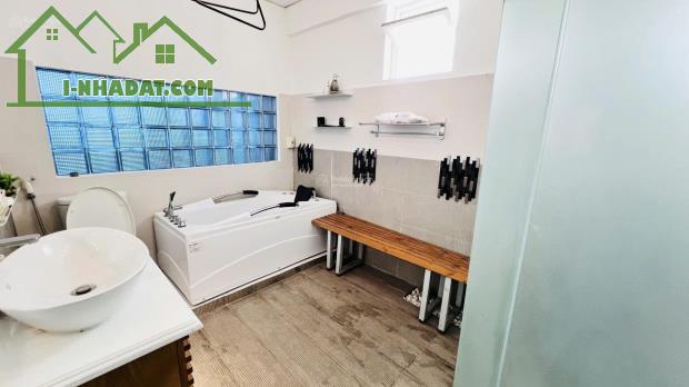 Bán căn hộ chung cư Phú Mỹ Thuận, 187m2, đầy đủ nội thất hiện đại, view sông, giá 4 tỷ - 8